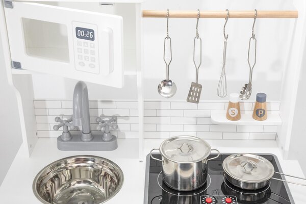 PolarB Little Chefs Kitchen with Light and Sound - Classic White - PolarB