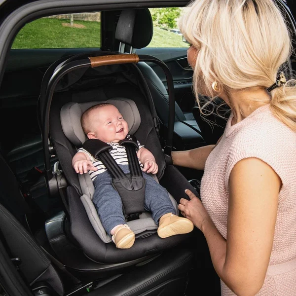 Nuna Arra Next автокресло 40-85cm Biscotti + isofix Base Next  - Nuna