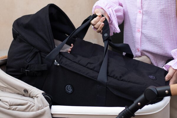 Easygrow Favn 2 Babynest/cot  Black - Easygrow