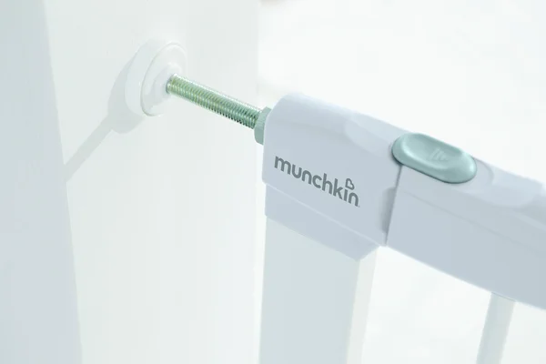 Munchkin Auto Close safety gate 76-82cm - Munchkin